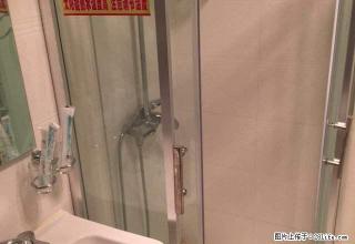 玉龙县玉和苑1室1厅1厨1卫1阳台高档公寓700元月急租 - 丽江28生活网 lj.28life.net