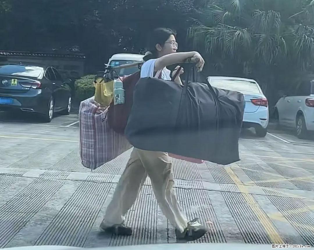 全网追的“扁担女孩”，找了一份暑假工，时薪12元 - 丽江生活资讯 - 丽江28生活网 lj.28life.net